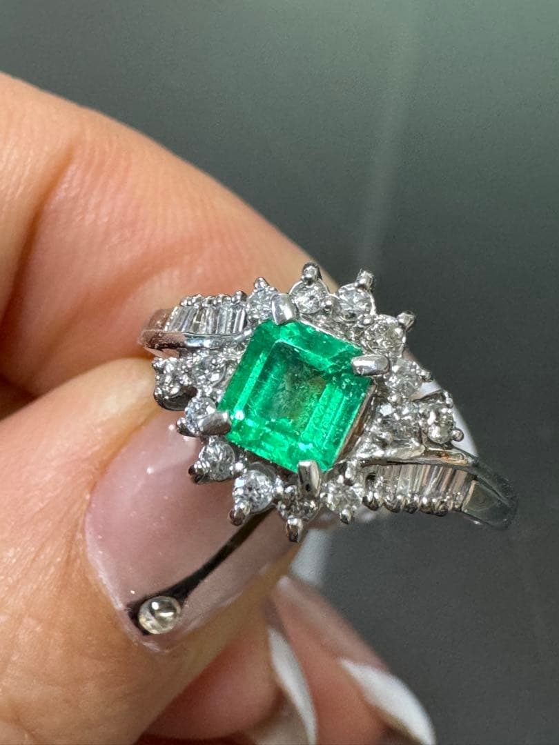 Pt900 プラチナ　エメラルド ダイヤモンド　リング