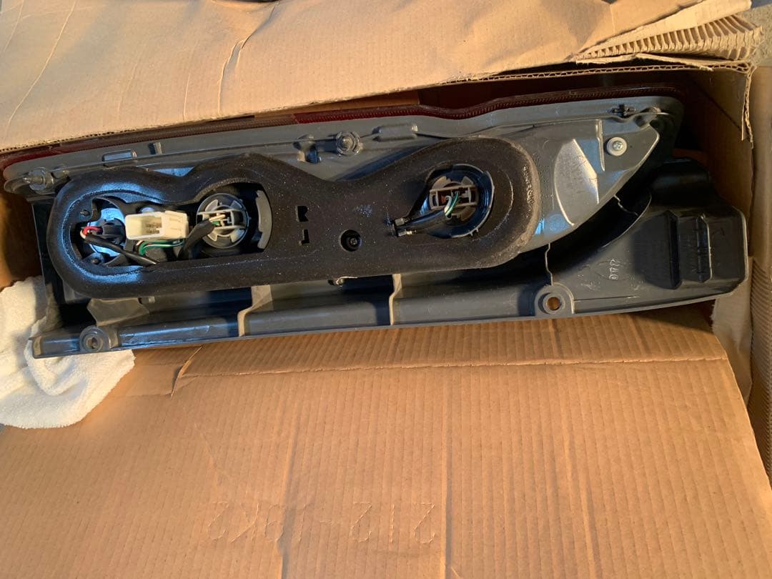 中*と様 200系 ハイエース テールライト セット