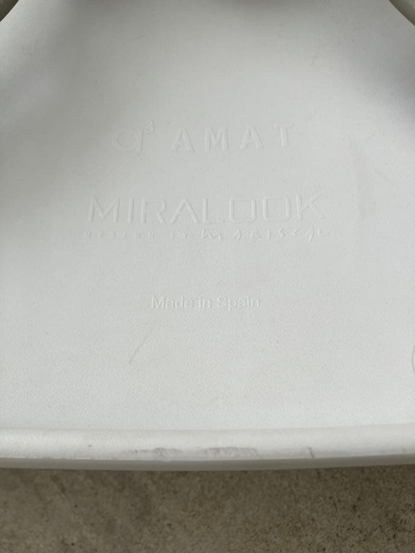 AMAT-3ミラルックアーム　ガーデン　スペイン製4脚　白　ハビエルマリスカル