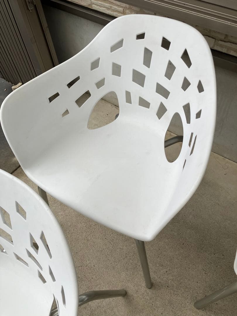 AMAT-3ミラルックアーム　ガーデン　スペイン製4脚　白　ハビエルマリスカル