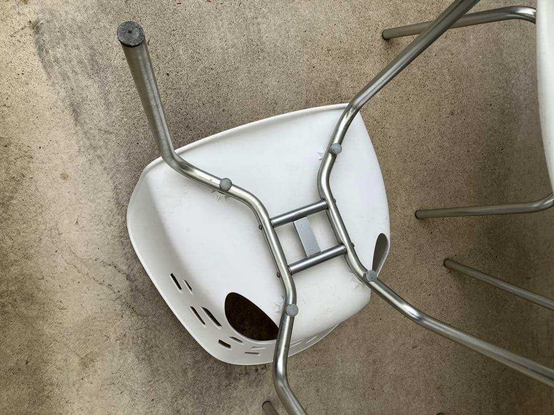 AMAT-3ミラルックアーム　ガーデン　スペイン製4脚　白　ハビエルマリスカル