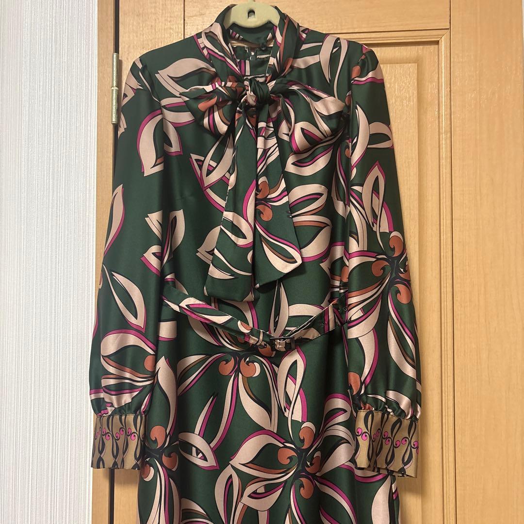 ゆんグレースコンチネンタル 花柄リボン付きロングドレス