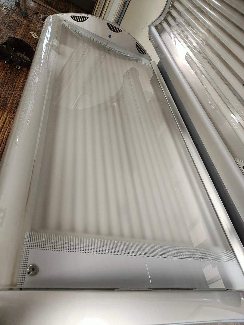 uwe LOTUS タンニングベッド 日焼けマシン