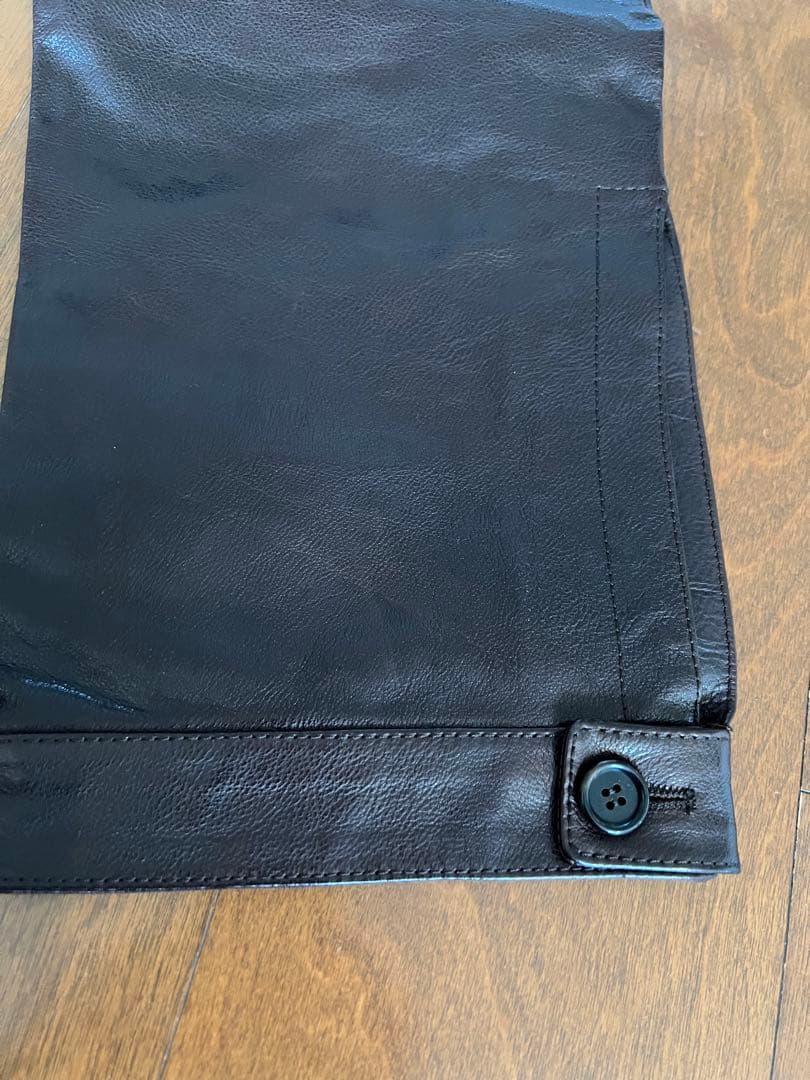 PRADA レザーパンツ