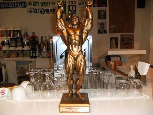 非売品★ミスターオリンピア ボデイビル セルジオ・オリバー トロフィー オブジェ