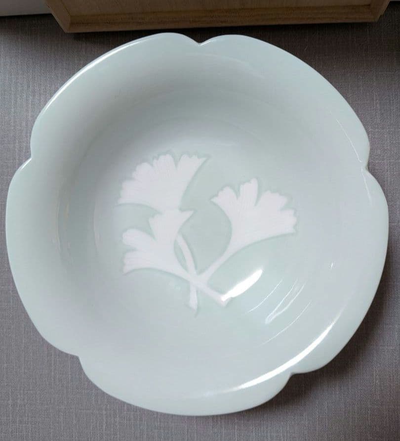 人間国宝　井上萬二窯　青白磁公孫樹文 　菓子鉢