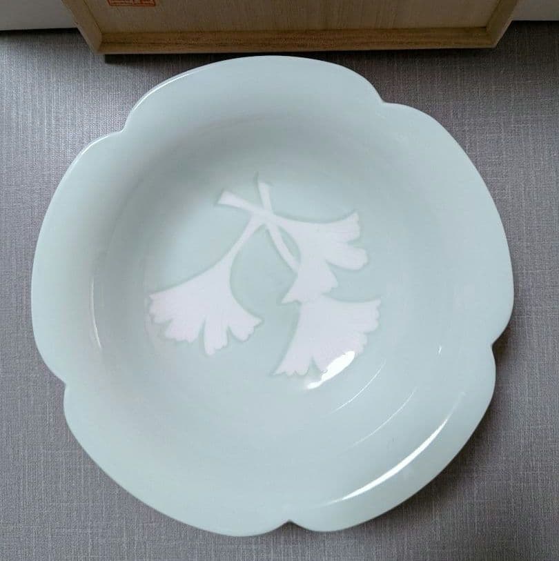 人間国宝　井上萬二窯　青白磁公孫樹文 　菓子鉢