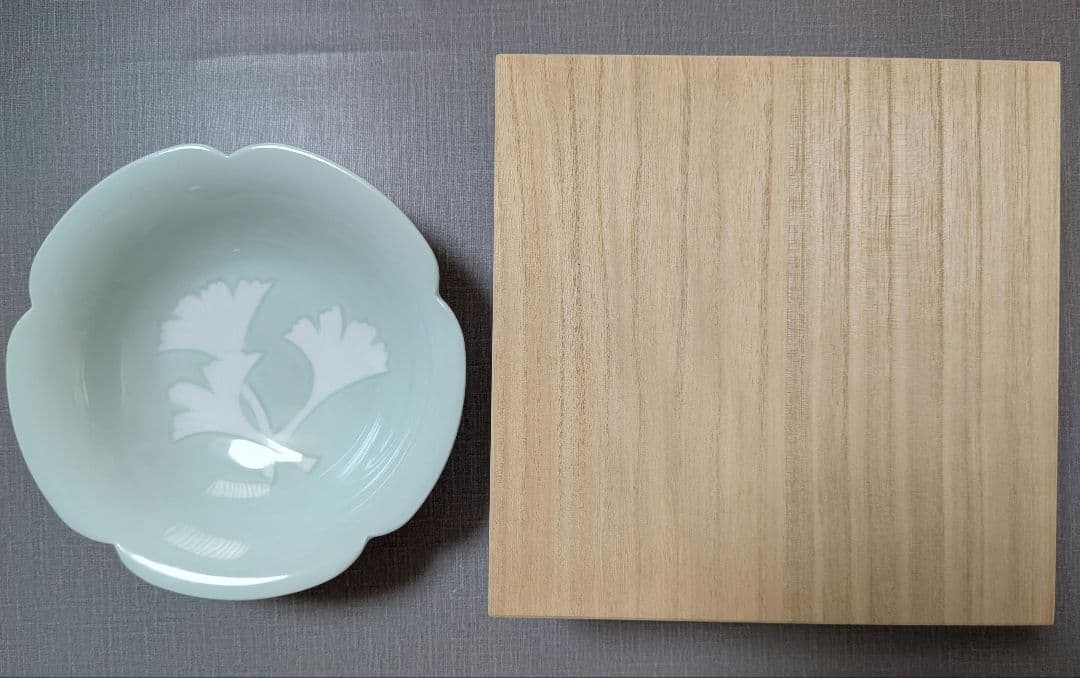 人間国宝　井上萬二窯　青白磁公孫樹文 　菓子鉢