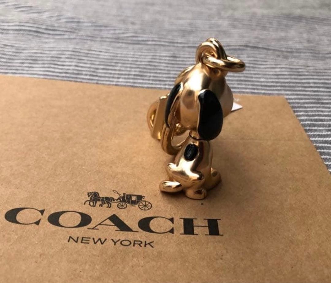 ✴︎専用✴︎COACH スヌーピー ゴールドキーホルダー