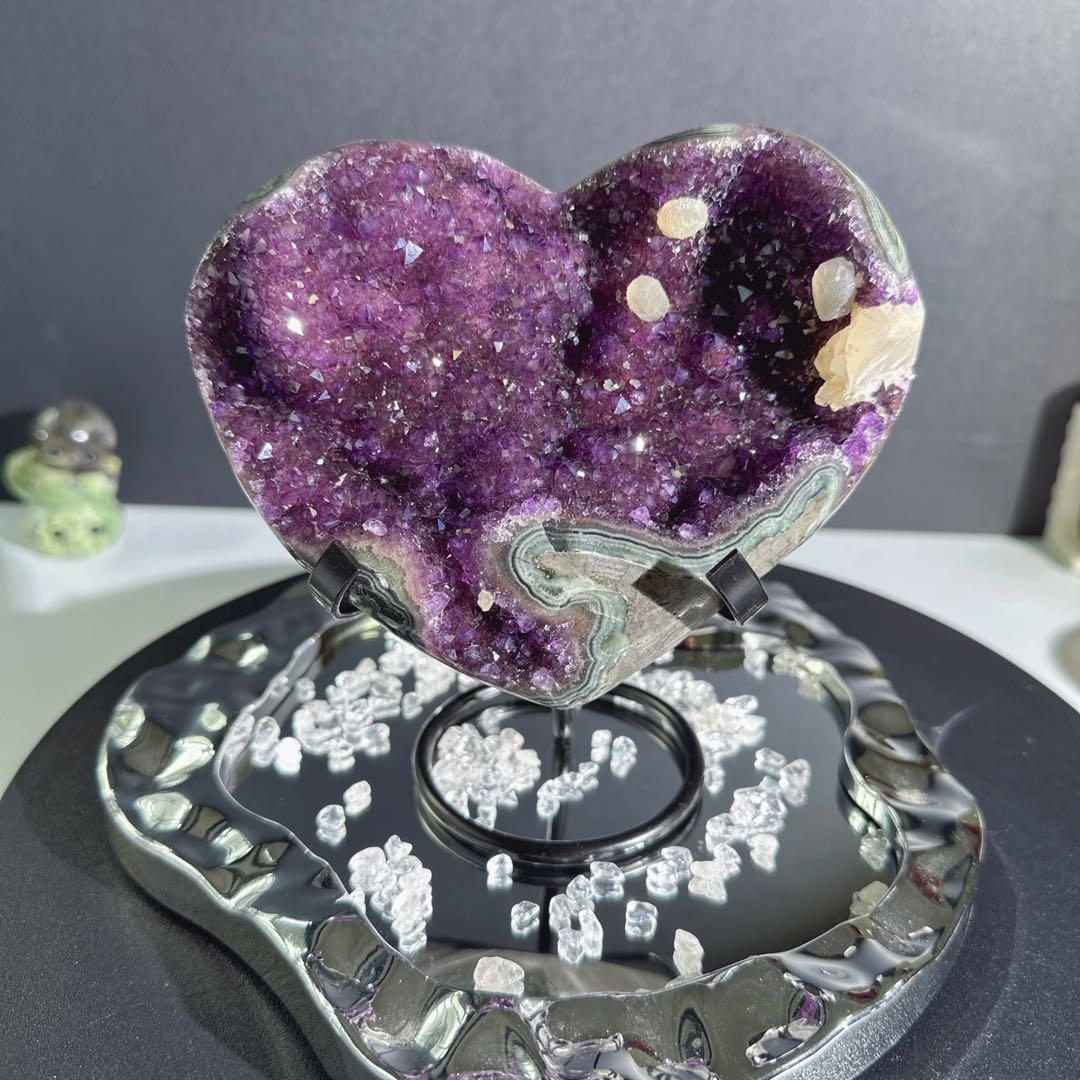 天然石カルサイト共生アメジストのハート　置物　F.83