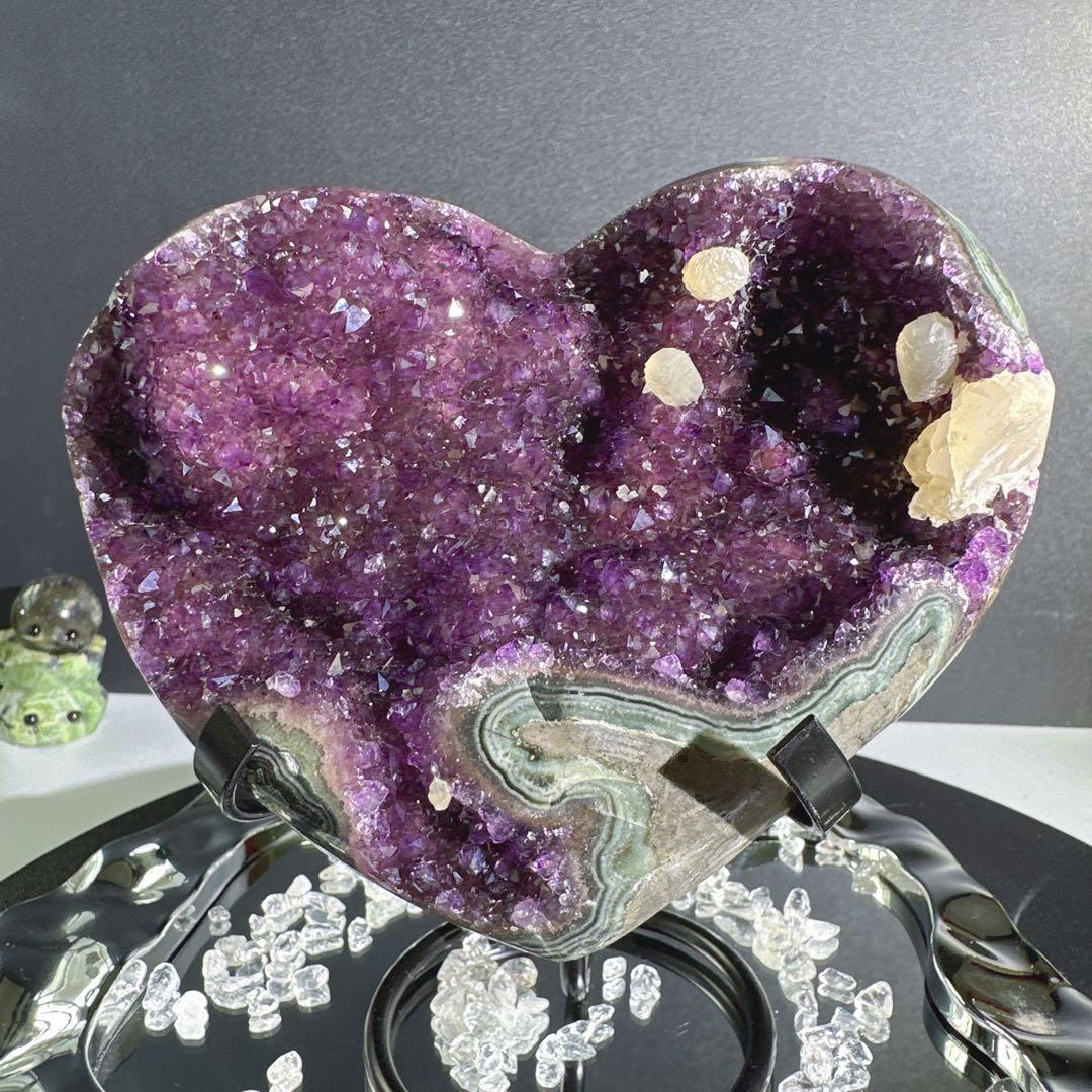 天然石カルサイト共生アメジストのハート　置物　F.83