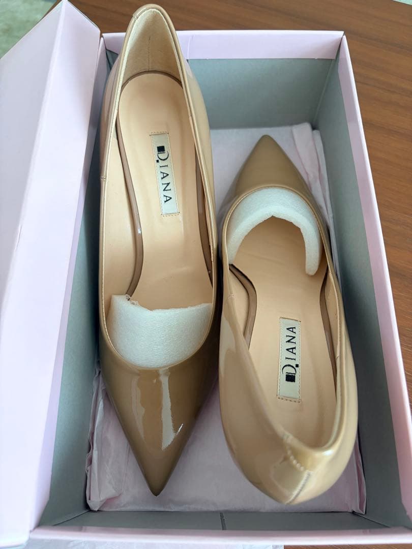 DIANA ベージュ パンプス