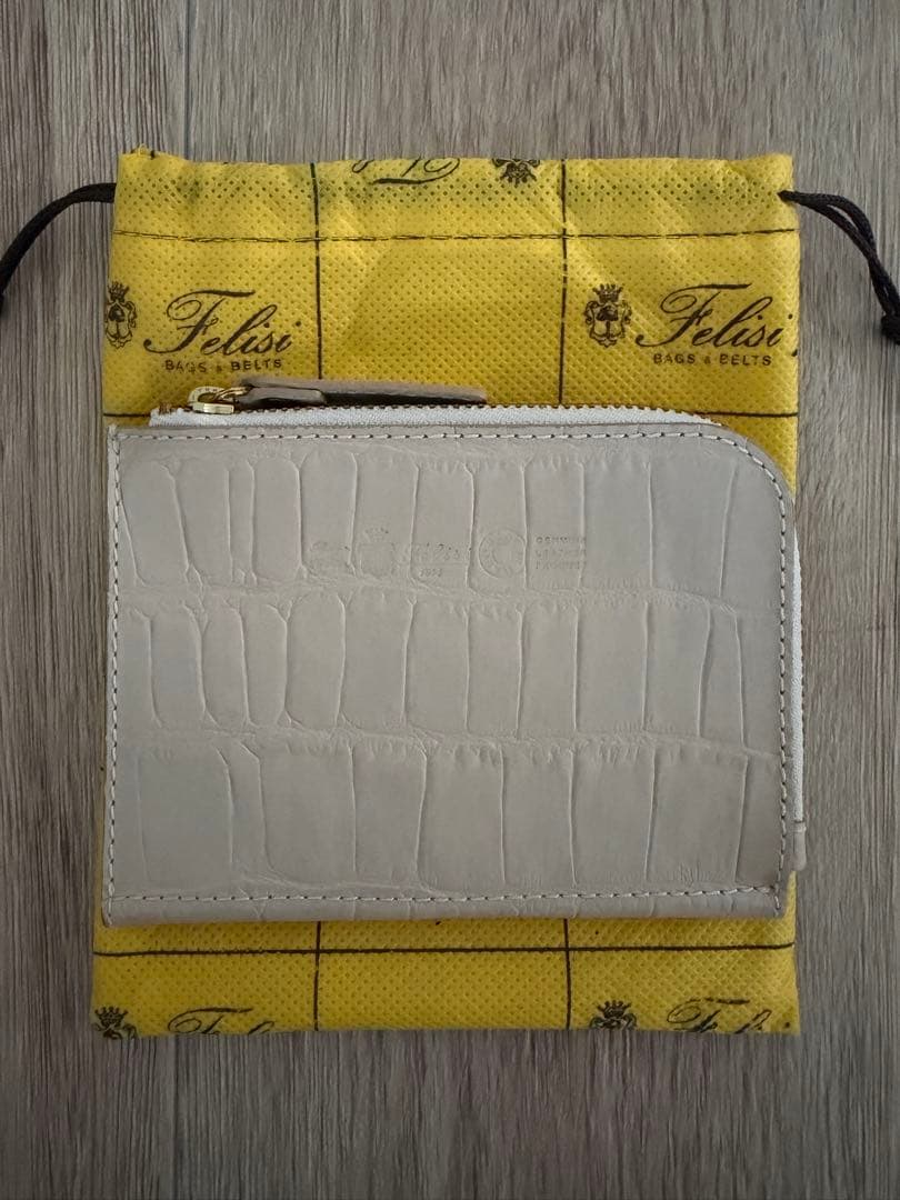 新品未使用♡Felisi ホワイトレザー 二つ折り財布