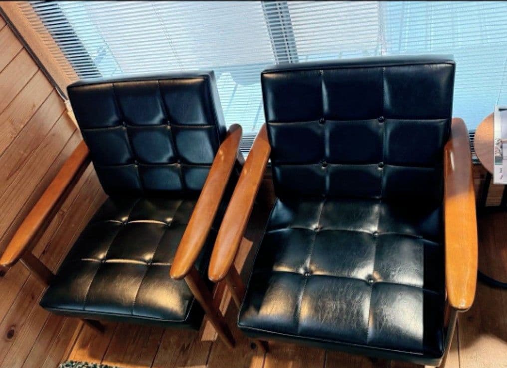 カリモク家具60レザー 1人掛け椅子　2セット折りたたんで配送出来ます。送料無料