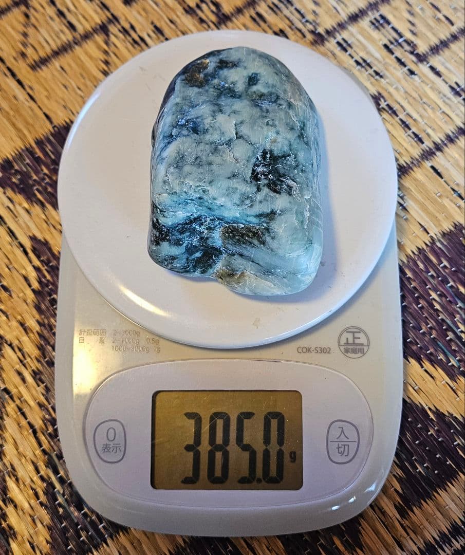 圧倒的パワー‼️青色❔緑❔糸魚川産 翡翠 原石