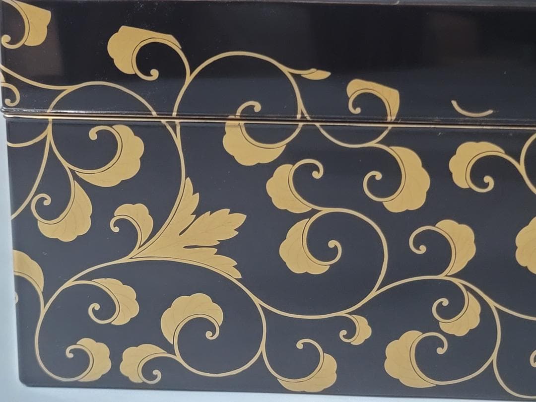 纏枝蓮花紋 蒔絵 四方 蓋物 古美術 DT326