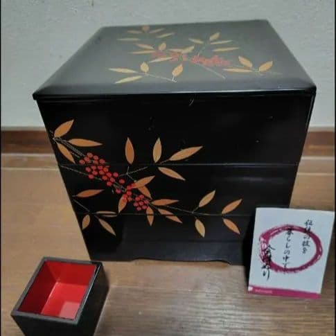 会津塗り漆器 　重箱 黒と赤葉模様