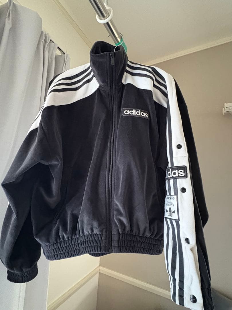 adidas ジャージ 黒/白 ストライプ　セットアップ　　ベロア生地