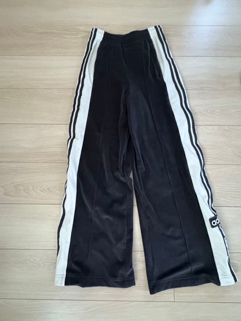 adidas ジャージ 黒/白 ストライプ　セットアップ　　ベロア生地