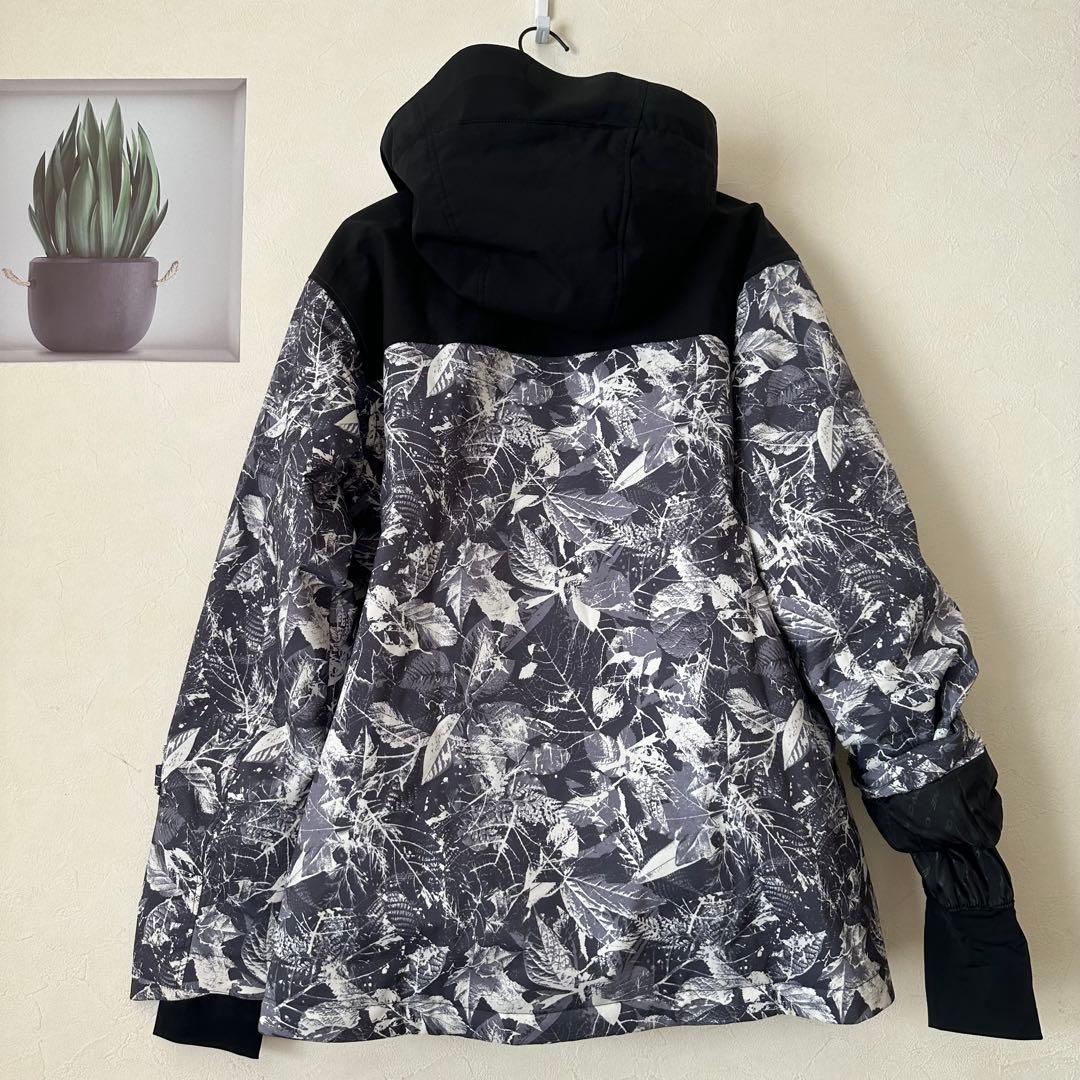 ONYONEスキースノボー雪山ウェア　上下セットメンズ身長180 LL？