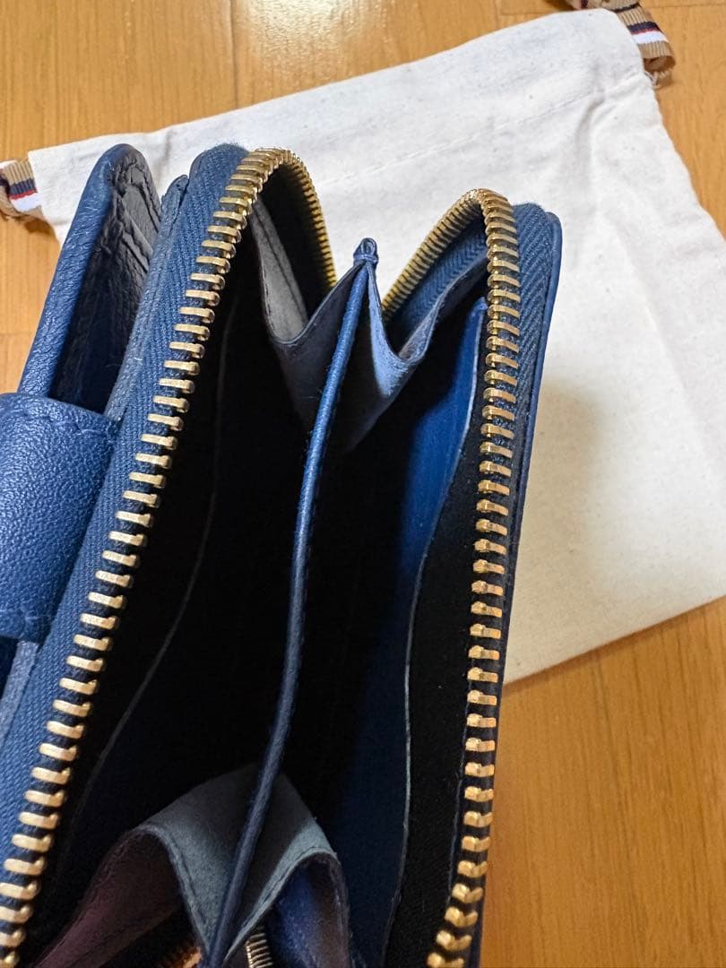 新品未使用　イルビゾンテ　二つ折り財布　ラウンドファスナー　IL BISONTE