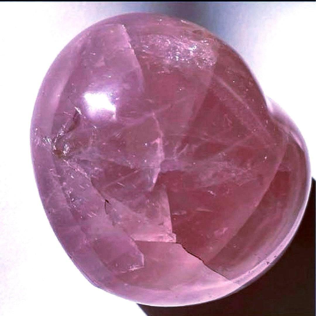 Q-1 【高品質】虹入りローズクォーツ ピンク　165g