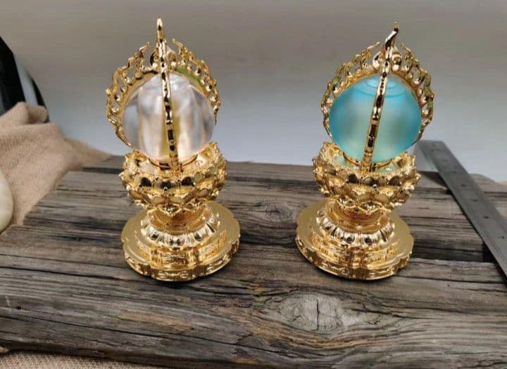 【修縁堂】釈迦如来の宝珠です 銅メッキ 瑠璃を携帯する 法具古美術品