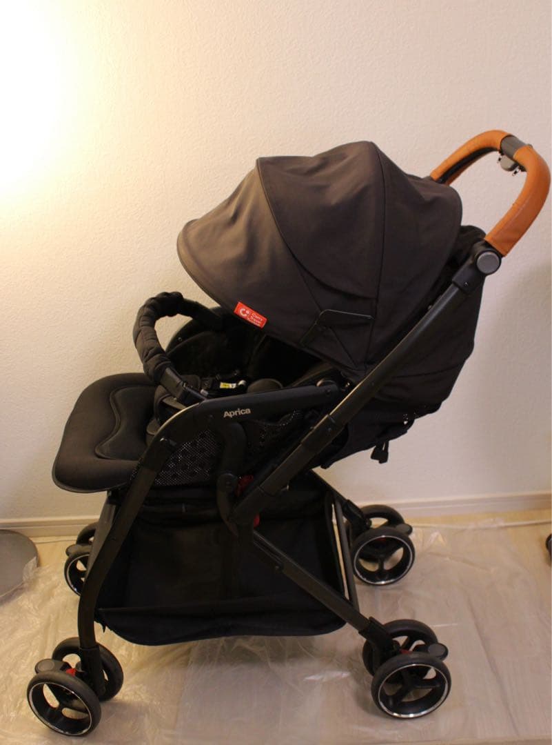 アップリカ　オプティアベビーカー　ハンドルカバー、レインカバー付き