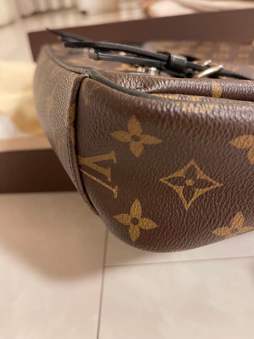 Louis Vuittonモノグラムメッセンジャ クリストファーアストロン