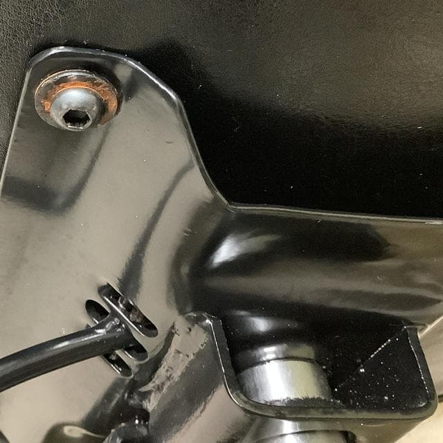 ボタン付きデザイン　インテリア　オフィス　デスクチェア 　黒　昇降