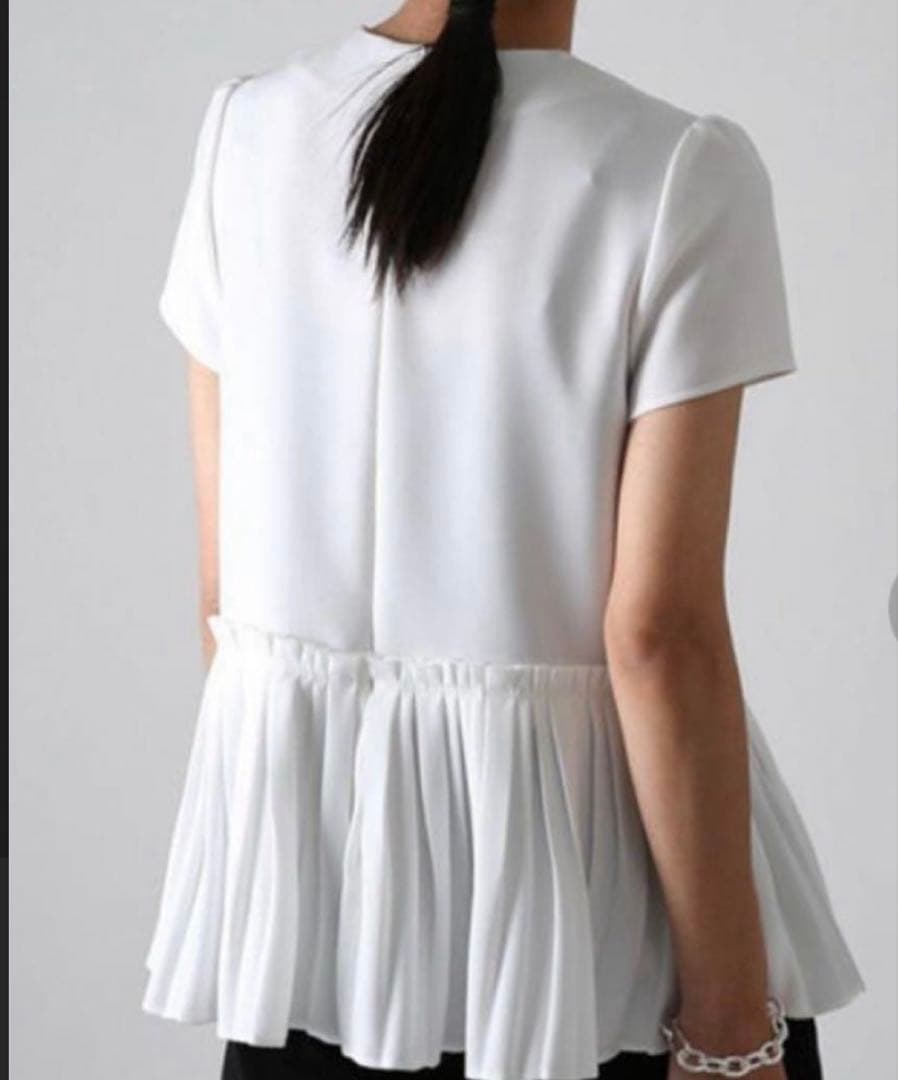 ボーダーズアットバルコニー☆プリーツデザイン ☆半袖トップス☆白☆ペプラム