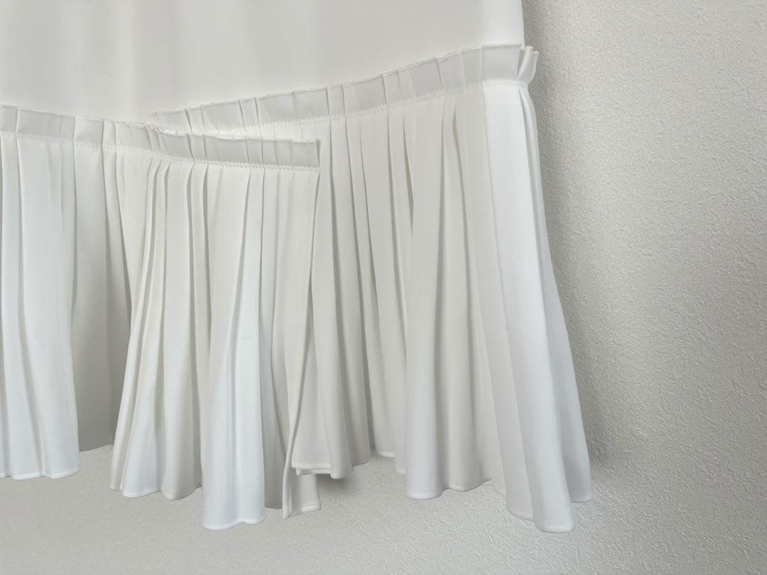 ボーダーズアットバルコニー☆プリーツデザイン ☆半袖トップス☆白☆ペプラム