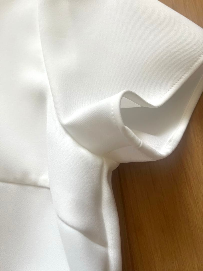 ボーダーズアットバルコニー☆プリーツデザイン ☆半袖トップス☆白☆ペプラム