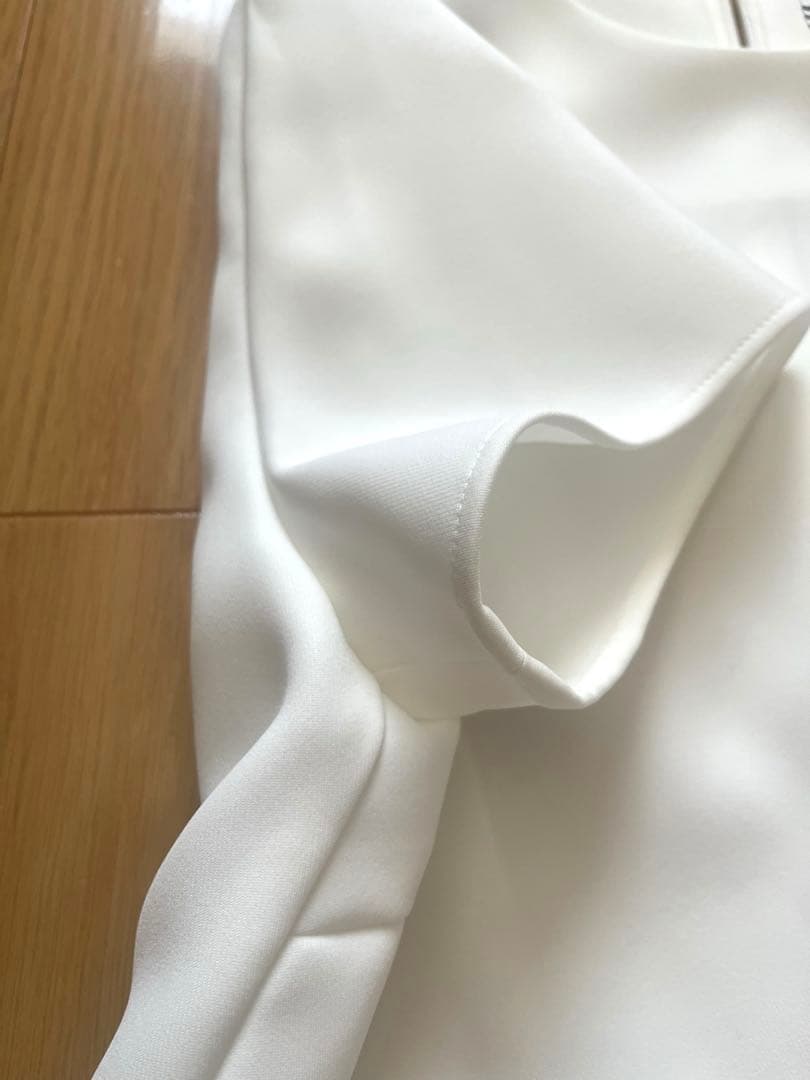 ボーダーズアットバルコニー☆プリーツデザイン ☆半袖トップス☆白☆ペプラム