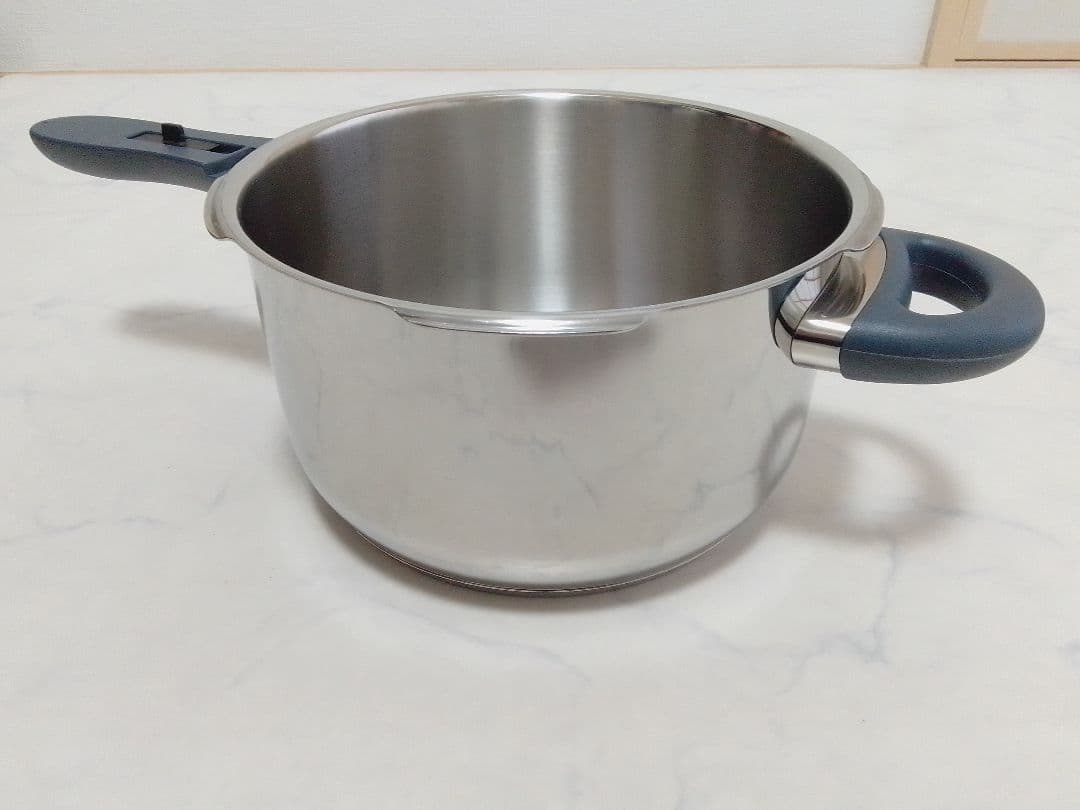 未使用 WMF パーフェクトプラス 4.5L 圧力鍋 IH対応 蒸し器付 片手鍋