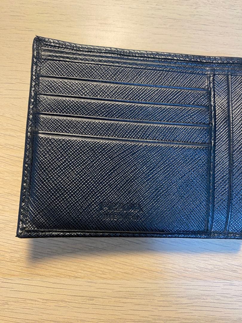 プラダ　二つ折り財布　メンズ　黒