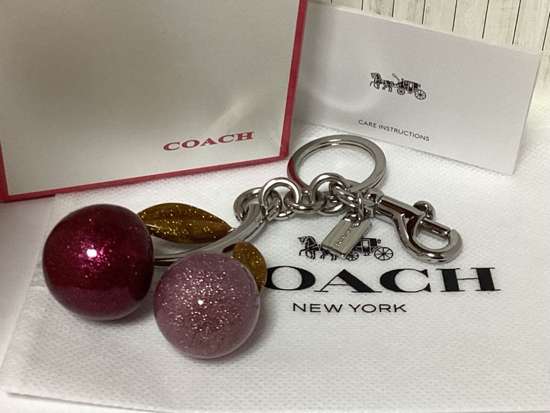 保存袋付き未使用美品コーチCOACH チェリーキーホルダーさくらんぼ本物