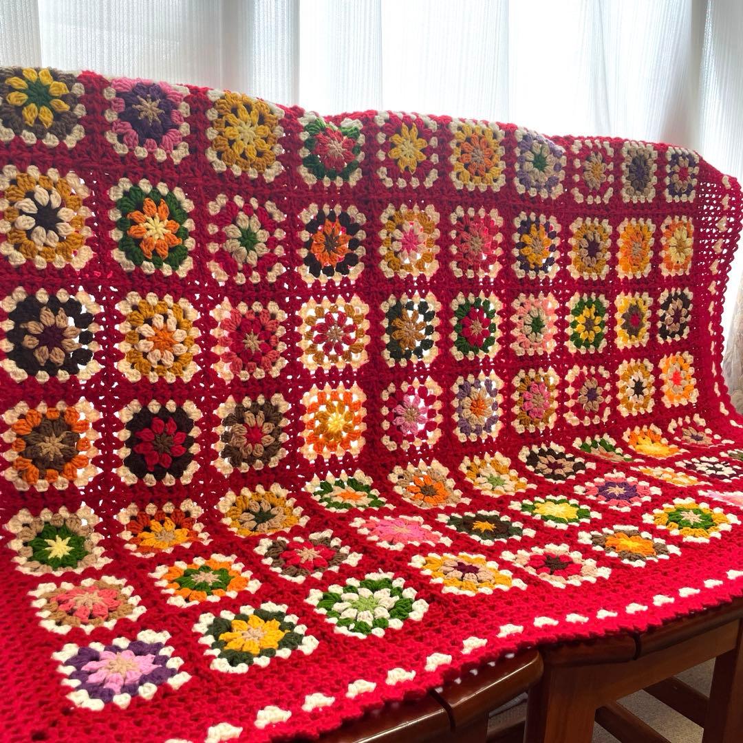 グラニースクエア ❤️周りのハートが可愛い赤いカラフルブランケット