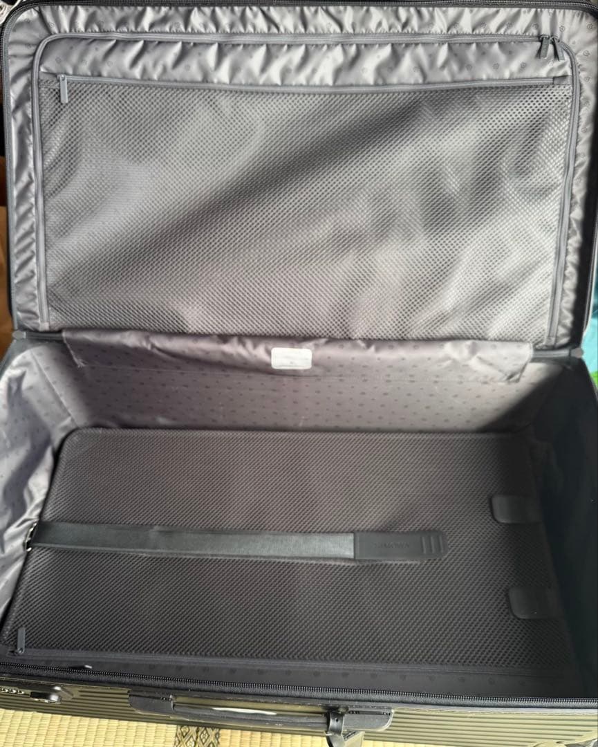 Essential トランク 89L マットブラック