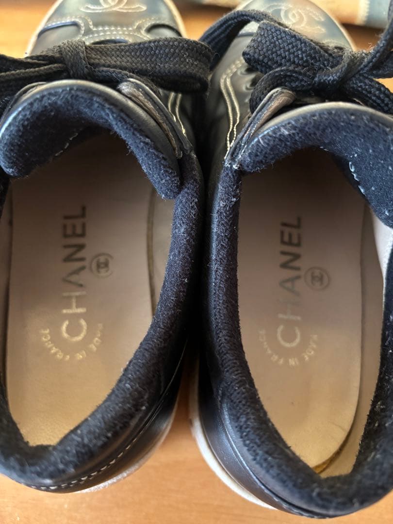 CHANEL ブラックレザー ココマークローカットスニーカー