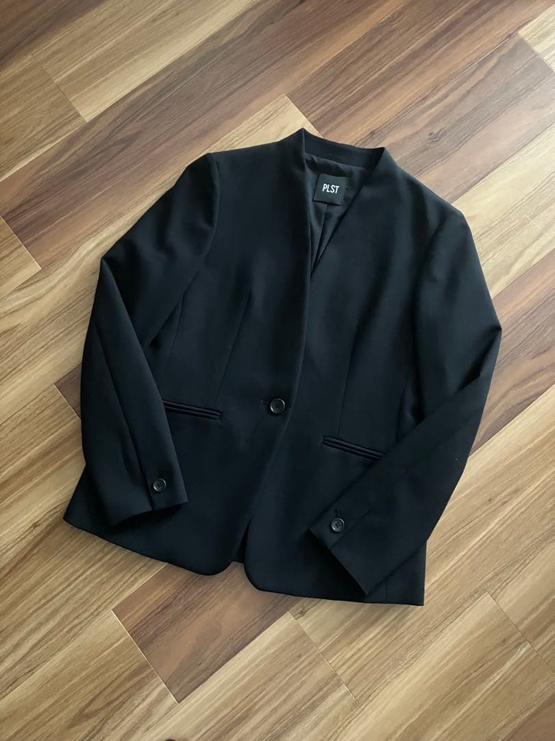 美品PLST プラステ ノーカラージャケットパンツスーツ M S 黒 フォーマル
