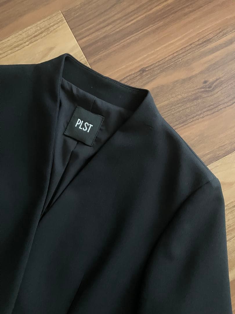 美品PLST プラステ ノーカラージャケットパンツスーツ M S 黒 フォーマル