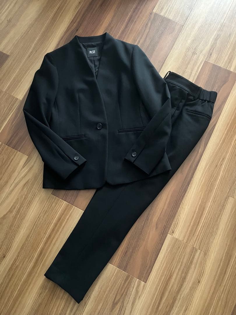 美品PLST プラステ ノーカラージャケットパンツスーツ M S 黒 フォーマル