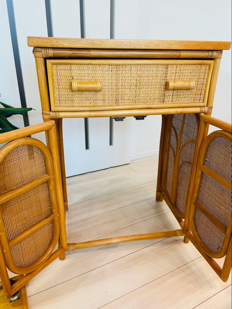 【希少】藤 ラタン わら編み 扉収納 引き出し付き チェスト 棚 ゴミ箱収納