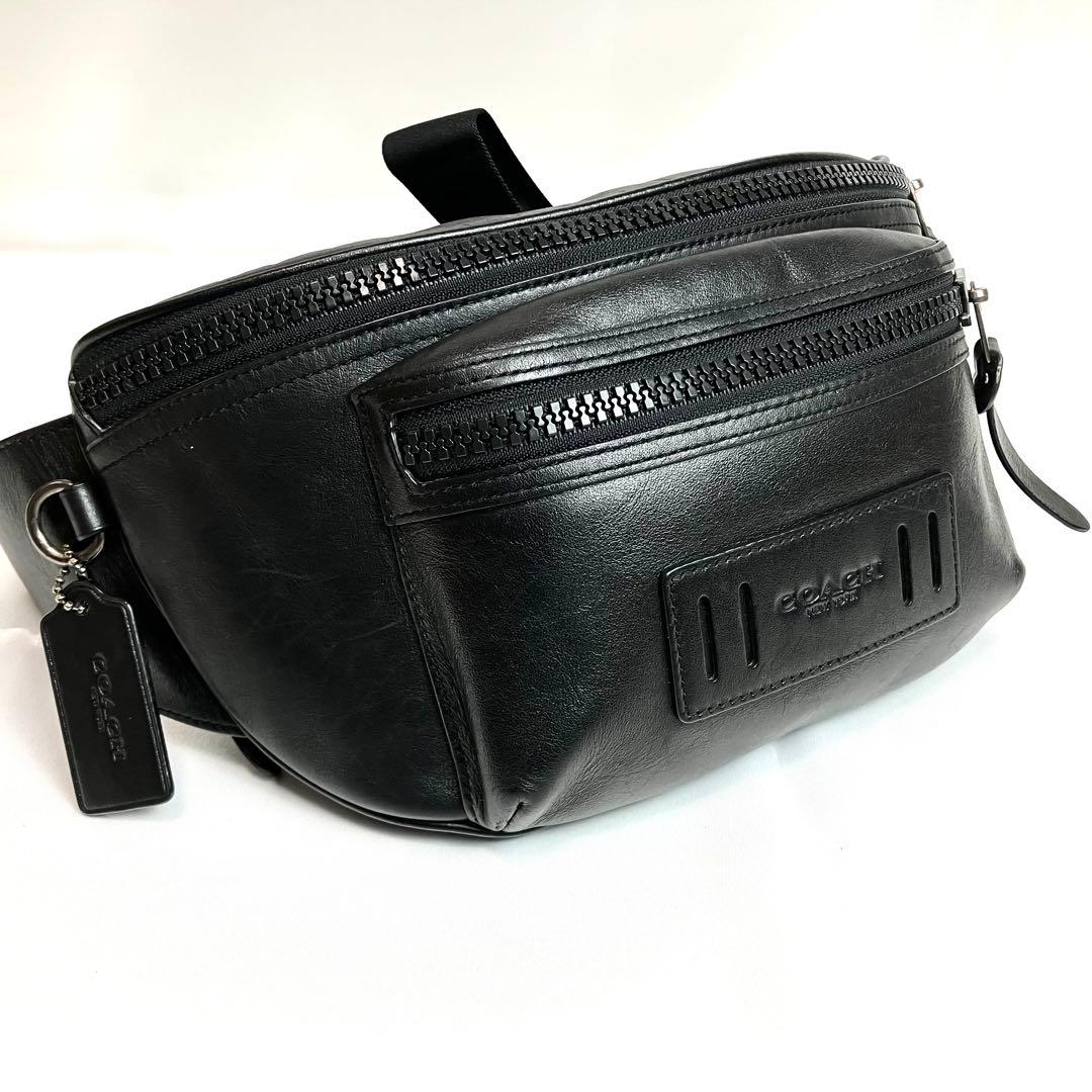 【美品】コーチ　ウエストバッグ　オールレザー　ロゴ　チャーム　ブラック