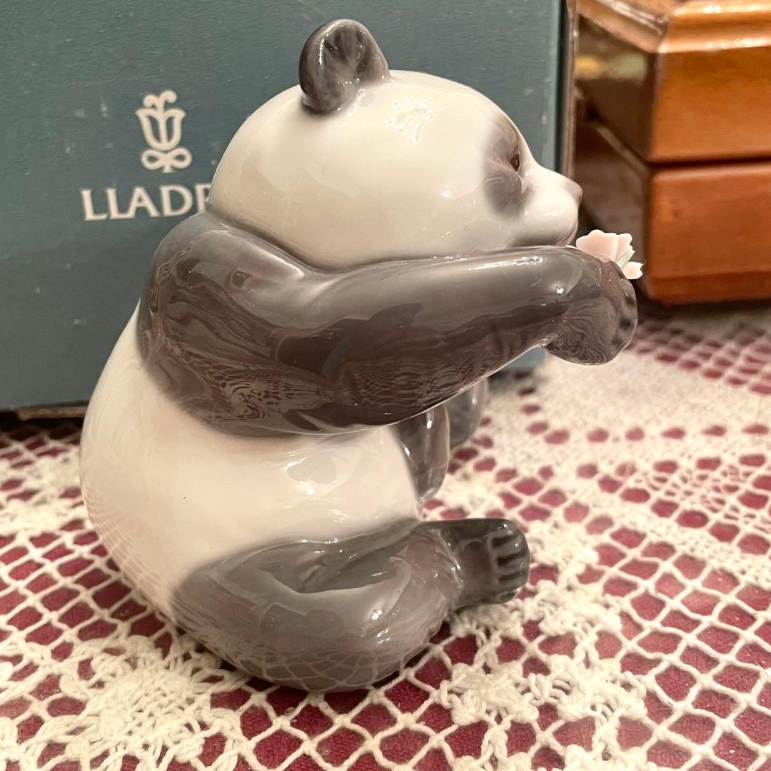 新品　未使用　リヤドロ　パンダ　箱付き　スペイン製　陶器人形　白磁　置物