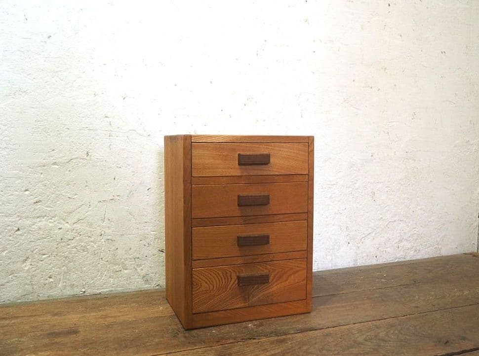 1342 重厚な無垢材の収納棚　小引き出し　チェスト　ケース　レトロ　小物入れ