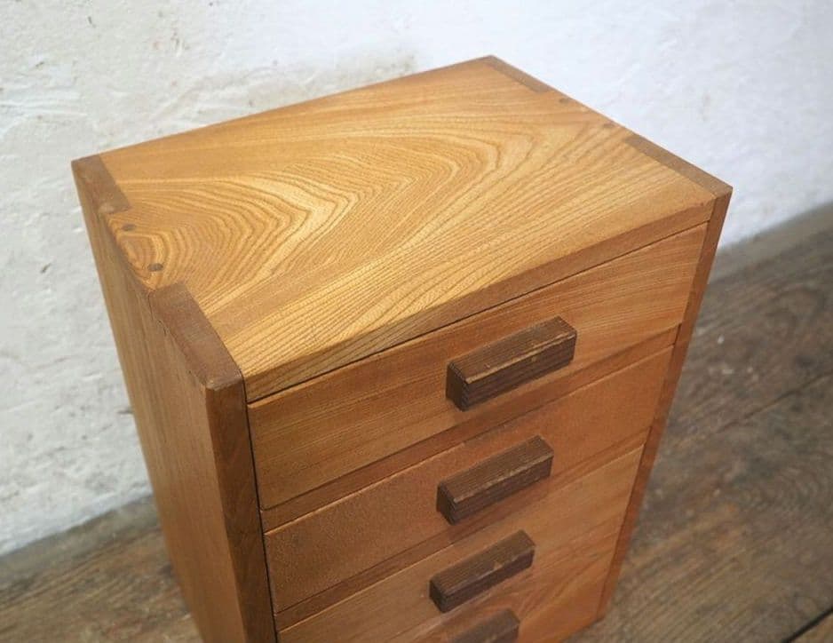 1342 重厚な無垢材の収納棚　小引き出し　チェスト　ケース　レトロ　小物入れ