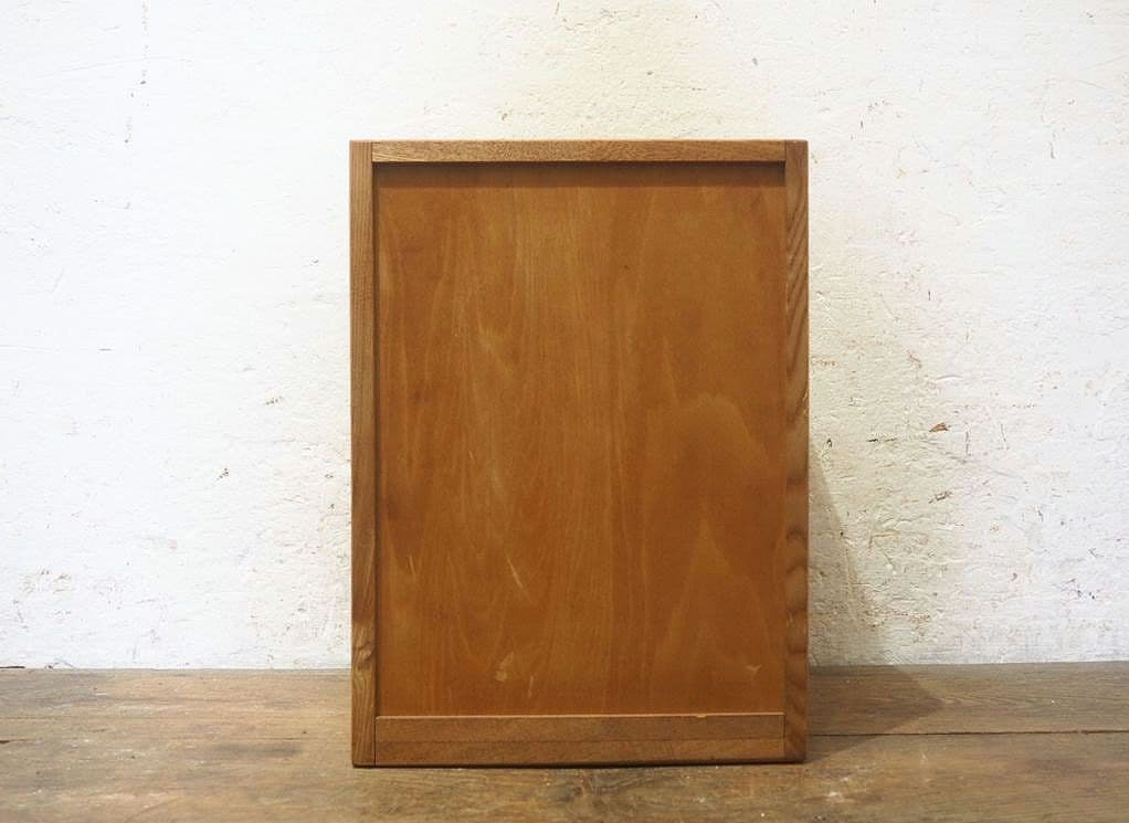 1342 重厚な無垢材の収納棚　小引き出し　チェスト　ケース　レトロ　小物入れ