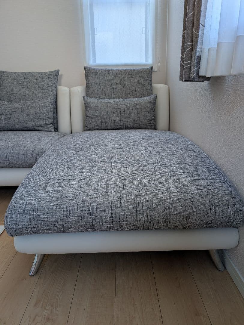 【12/4まで】Armonia　グレー カウチソファ 背もたれクッション付き